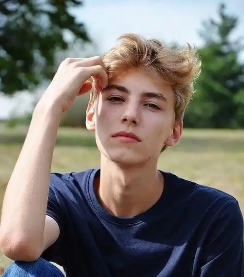 6686体育官网中级作者Scarlett