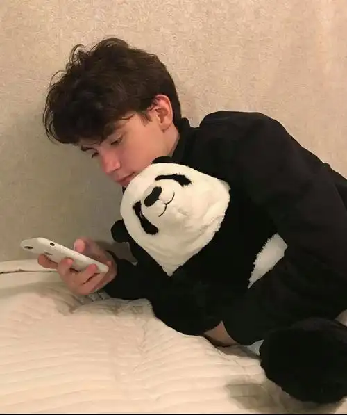 6686体育官网铁牌作者Lennox