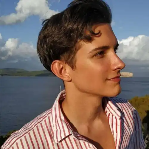 6686体育铁牌作者Erica