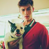 6686体育铁牌作者Clive