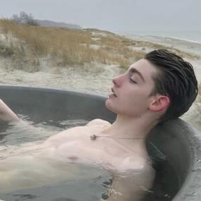 6686体育金牌作者Quinn