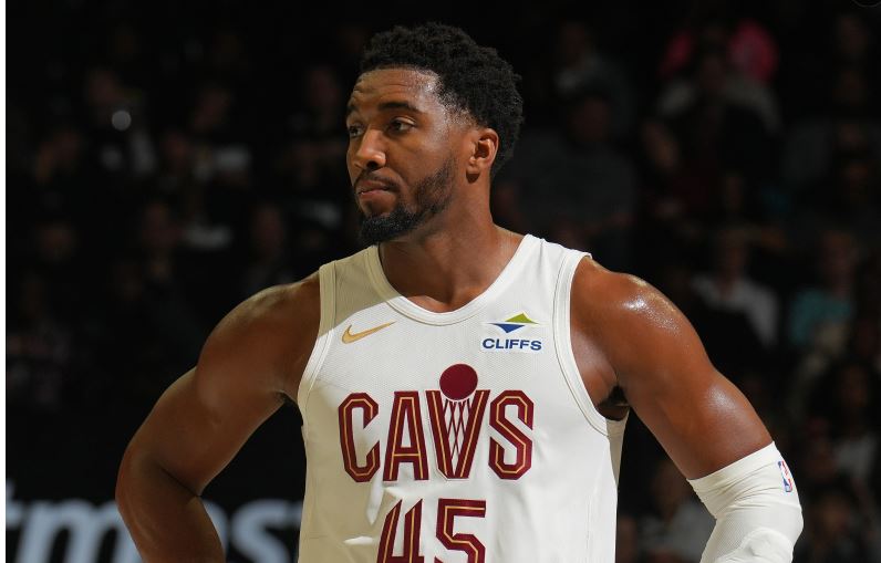 竞技状态不俗！米切尔半场9中6得到21分3助攻